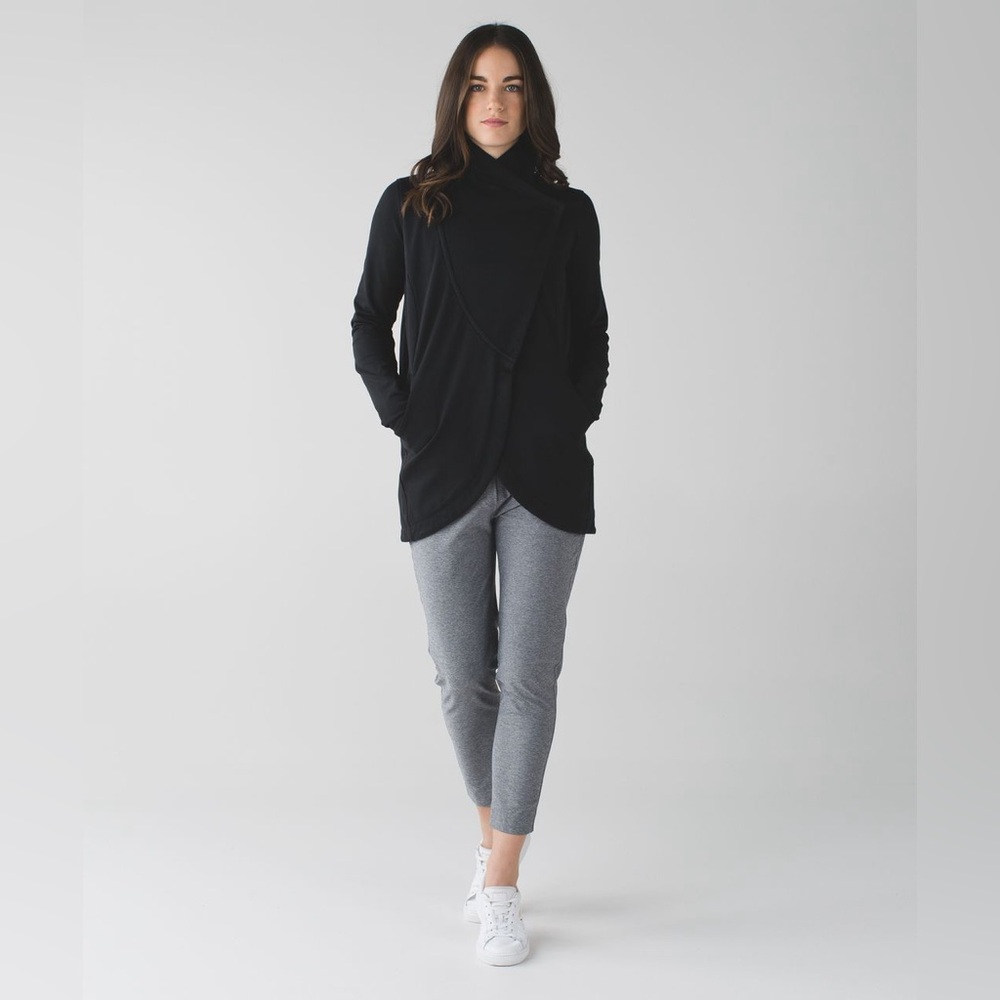 VGUC Lululemon That’s a Wrap Jacket, Size 4, Black